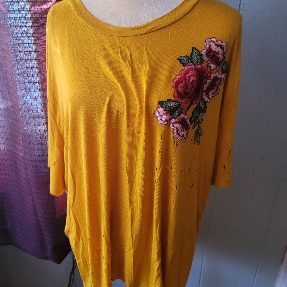 Golden yellow floral and ripped detail tee ♡
